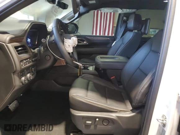 ✅ 2023 Chevrolet Suburban High Country • VIN: 1GNSKGKT3PR482608 • Lot: 62395875. Wystawiony na Copart z przebiegiem 14 382 mil. Bezpłatny archiwum sprzedaży aukcyjnych z USA i szczegółowy raport historii pojazdu na DreamBid. Zdjęcie 7.