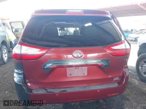✅ 2015 Toyota Sienna Limited • VIN: 5TDDK3DC1FS107467 • Lot: 42548047. Wystawiony na IAAI z przebiegiem 202 673 mil. Bezpłatny archiwum sprzedaży aukcyjnych z USA i szczegółowy raport historii pojazdu na DreamBid. Zdjęcie 6.