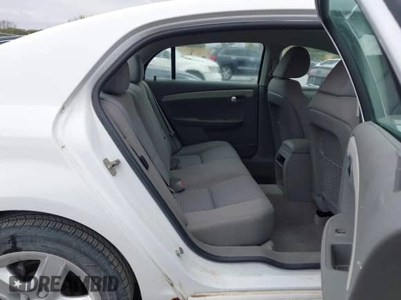 2011 Chevrolet Malibu 1FL z VIN 1G1ZA5EU0BF346331, wystawiony jako IAAI lot #43371516 z przebiegiem 103 393 mil mil oraz . Historia ofert i sprzedaży dostępna na DreamBid. Obrazek 8.