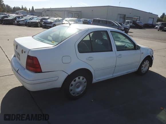 ✅ 2000 Volkswagen Jetta GL • VIN: 3VWRC29M5YM085584 • Lot: 74106684. Listed on Copart with 83,304 mi. Free auction sales archive from the USA and detailed vehicle history report at DreamBid. Image 3.