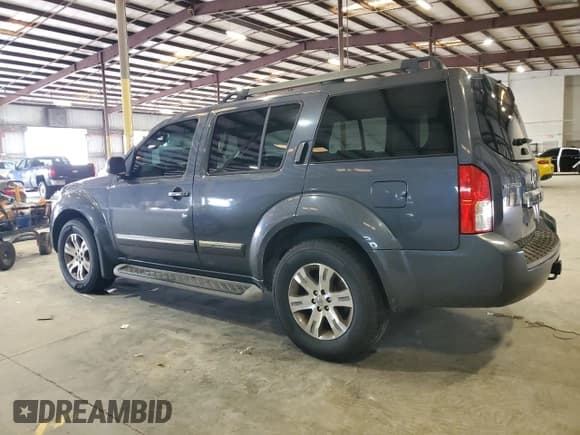 ✅ 2011 Nissan Pathfinder SV • VIN: 5N1AR1NN7BC621379 • Lot: 80108595. Wystawiony na Copart z przebiegiem 171 844 mil. Bezpłatny archiwum sprzedaży aukcyjnych z USA i szczegółowy raport historii pojazdu na DreamBid. Zdjęcie 2.