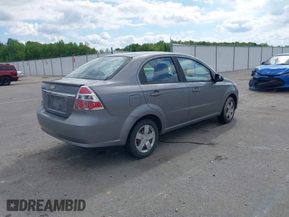 ✅ 2010 Chevrolet Aveo 1LT • VIN: KL1TD5DE0AB047630 • Lot: 42209037. Wystawiony na IAAI z przebiegiem 106 483 mil. Bezpłatny archiwum sprzedaży aukcyjnych z USA i szczegółowy raport historii pojazdu na DreamBid. Zdjęcie 4.