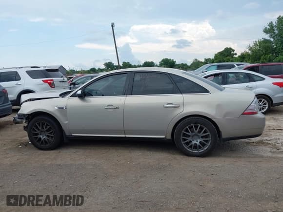 ✅ 2009 Ford Taurus Limited • VIN: 1FAHP28W89G113627 • Лот: 42856262. Опубликован ранее на IAAI с пробегом 101 259 миль. Бесплатный доступ к архиву аукционных продаж из США и подробный отчёт об истории автомобиля на DreamBid. Изображение 14.