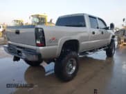 ✅ 2005 Chevrolet Silverado 2500HD LS • VIN: 1GCHK23U45F802269 • Lot: 42793768. Wystawiony na IAAI z przebiegiem 131 588 mil. Bezpłatny archiwum sprzedaży aukcyjnych z USA i szczegółowy raport historii pojazdu na DreamBid. Zdjęcie 4.