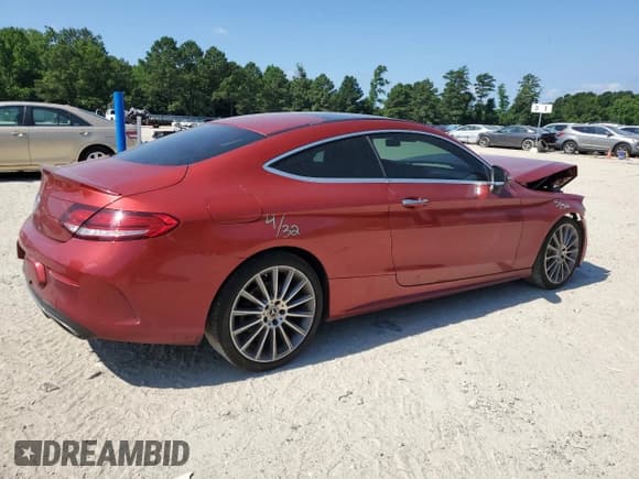 ✅ 2019 Mercedes-Benz C 300 • VIN: WDDWJ8DB3KF802162 • Лот: 62512635. Опубликован ранее на Copart с пробегом 113 299 миль. Бесплатный доступ к архиву аукционных продаж из США и подробный отчёт об истории автомобиля на DreamBid. Изображение 3.