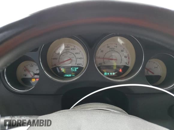 ✅ 2013 Dodge Challenger R/T Plus • VIN: 2C3CDYBTXDH733606 • Lot: 83748764. Wystawiony na Copart z przebiegiem 179 639 mil. Bezpłatny archiwum sprzedaży aukcyjnych z USA i szczegółowy raport historii pojazdu na DreamBid. Zdjęcie 9.