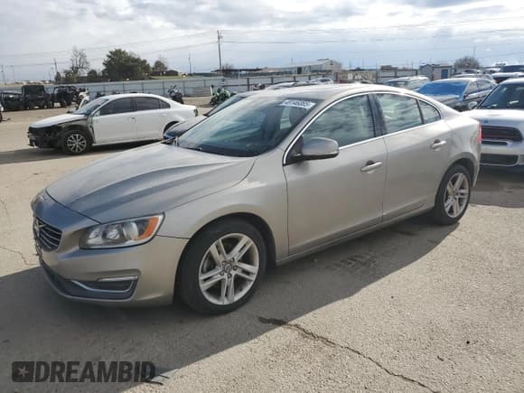 ✅ 2015 Volvo S60 T5 Drive-E Premier Plus • VIN: YV126MFC8F1307154 • Лот: 49146085. Опубликован ранее на Copart с пробегом 90 408 миль. Бесплатный доступ к архиву аукционных продаж из США и подробный отчёт об истории автомобиля на DreamBid. Изображение 1.