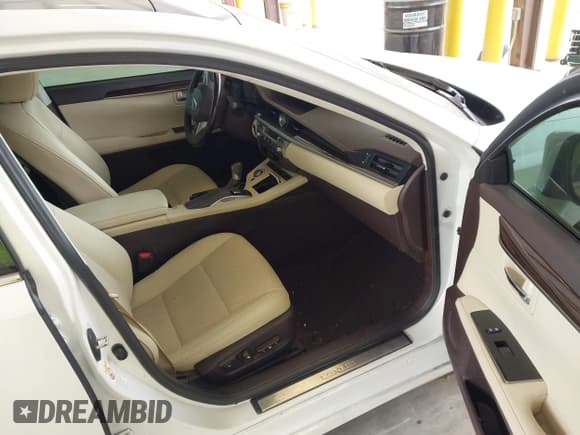 ✅ 2016 Lexus ES 330 • VIN: 58ABK1GG4GU031836 • Lot: 42473667. Listed on IAAI with 84,827 mi. Free auction sales archive from the USA and detailed vehicle history report at DreamBid. Image 5.