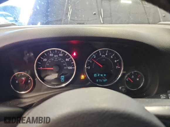 ✅ 2017 Jeep Wrangler Unlimited Sahara • VIN: 1C4BJWEG1HL625158 • Lot: 84370725. Wystawiony na Copart z przebiegiem 87 578 mil. Bezpłatny archiwum sprzedaży aukcyjnych z USA i szczegółowy raport historii pojazdu na DreamBid. Zdjęcie 9.