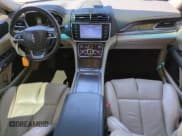 ✅ 2019 Lincoln Continental Select • VIN: 1LN6L9SK6K5611625 • Лот: 66947745. Опубликован ранее на Copart с пробегом 54 999 миль. Бесплатный доступ к архиву аукционных продаж из США и подробный отчёт об истории автомобиля на DreamBid. Изображение 8.