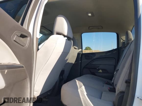 ✅ 2019 Chevrolet Colorado 2WD Work Truck • VIN: 1GCGSBEA1K1115077 • Lot: 41653601. Wystawiony na IAAI z przebiegiem 92 537 mil. Bezpłatny archiwum sprzedaży aukcyjnych z USA i szczegółowy raport historii pojazdu na DreamBid. Zdjęcie 8.