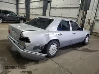 ✅ 1995 Mercedes-Benz E 320 • VIN: WDBEA32E2SC168493 • Лот: 82365704. Опубликован ранее на Copart с пробегом 102 066 миль. Бесплатный доступ к архиву аукционных продаж из США и подробный отчёт об истории автомобиля на DreamBid. Изображение 3.