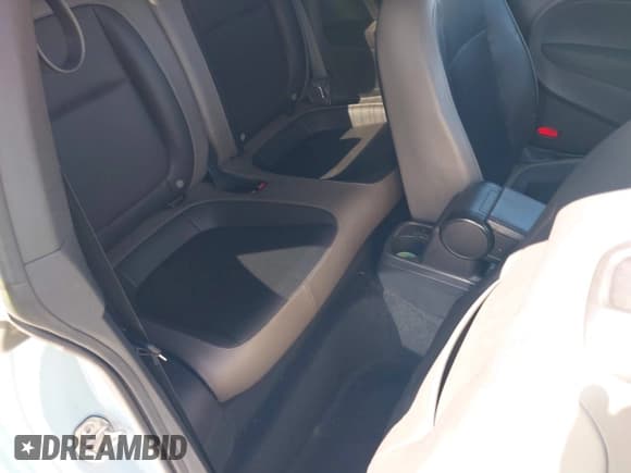 ✅ 2015 Volkswagen Beetle Fleet Edition • VIN: 3VWF17AT6FM639589 • Lot: 42538753. Listed on IAAI with 104,935 mi. Free auction sales archive from the USA and detailed vehicle history report at DreamBid. Image 8.