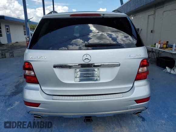 ✅ 2010 Mercedes-Benz M 350 • VIN: 4JGBB2FB5AA581641 • Lot: 70282745. Listed on Copart with 84,029 mi. Free auction sales archive from the USA and detailed vehicle history report at DreamBid. Image 6.