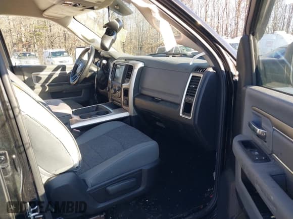 ✅ 2016 Ram 2500 SLT • VIN: 3C6UR5DJ4GG244805 • Lot: 43813913. Wystawiony na IAAI z przebiegiem 45 201 mil. Bezpłatny archiwum sprzedaży aukcyjnych z USA i szczegółowy raport historii pojazdu na DreamBid. Zdjęcie 5.