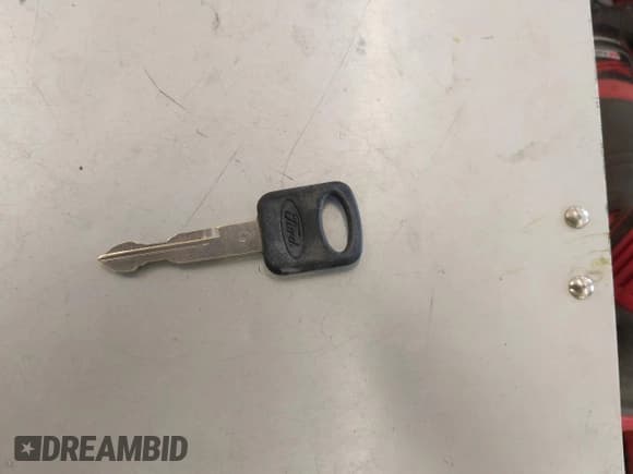 ✅ 2013 Ford Police Interceptor • VIN: 1FAHP2MT7DG101909 • Lot: 41400024. Wystawiony na IAAI z przebiegiem 260 481 mil. Bezpłatny archiwum sprzedaży aukcyjnych z USA i szczegółowy raport historii pojazdu na DreamBid. Zdjęcie 11.