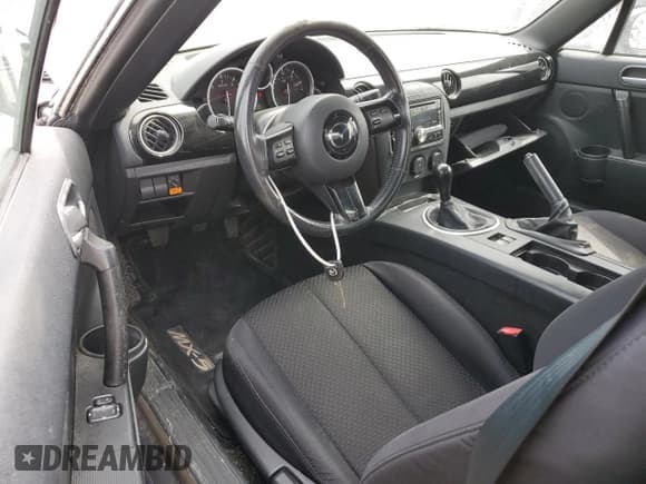 ✅ 2006 Mazda MX-5 Miata Touring • VIN: JM1NC25F060122162 • Lot: 51412785. Wystawiony na Copart z przebiegiem 81 510 mil. Bezpłatny archiwum sprzedaży aukcyjnych z USA i szczegółowy raport historii pojazdu na DreamBid. Zdjęcie 8.