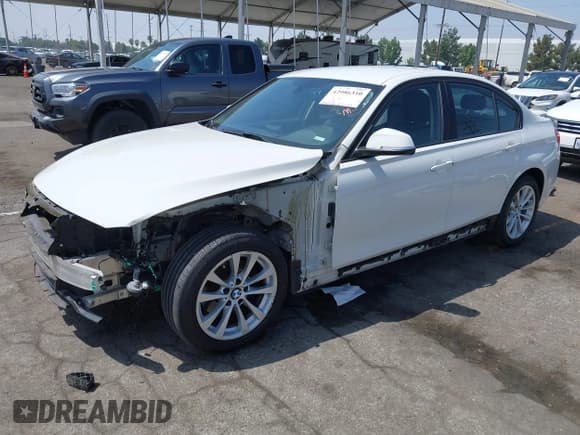 ✅ 2018 BMW 3 Series 320i • VIN: WBA8E1G5XJNU91139 • Lot: 42986310. Listed on IAAI with 126,263 mi. Free auction sales archive from the USA and detailed vehicle history report at DreamBid. Image 18.