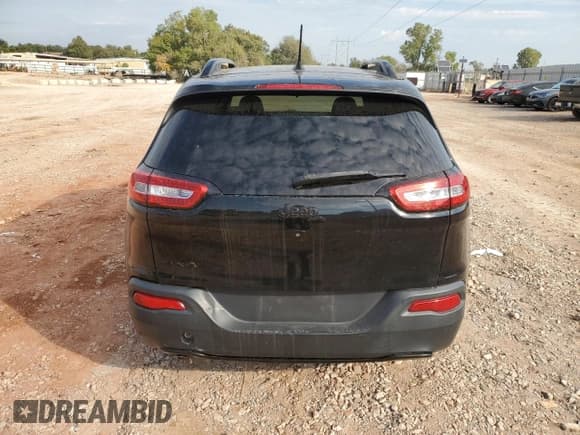 ✅ 2018 Jeep Cherokee Latitude • VIN: 1C4PJMCB2JD559558 • Лот: 86327005. Опубликован ранее на Copart с пробегом 135 485 миль. Бесплатный доступ к архиву аукционных продаж из США и подробный отчёт об истории автомобиля на DreamBid. Изображение 6.