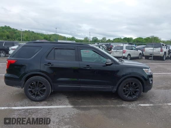 ✅ 2017 Ford Explorer XLT • VIN: 1FM5K7D86HGB39279 • Lot: 42145739. Listed on IAAI with 155,098 mi. Free auction sales archive from the USA and detailed vehicle history report at DreamBid. Image 13.