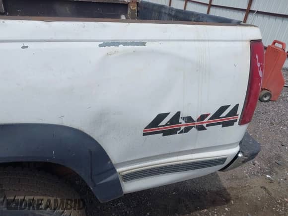 2000 Chevrolet Silverado 3500 с VIN 1GCHK34R3YR137514, выставлен на аукционе IAAI как лот 42446277 с пробегом 238 119 миль миль и . История ставок и продаж доступна на DreamBid. Изображение 15.