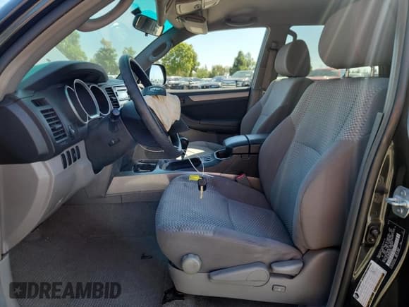 ✅ 2006 Toyota 4Runner SR5 • VIN: JTEZU14R560081043 • Лот: 89482825. Опубликован ранее на Copart с пробегом 208 770 миль. Бесплатный доступ к архиву аукционных продаж из США и подробный отчёт об истории автомобиля на DreamBid. Изображение 7.