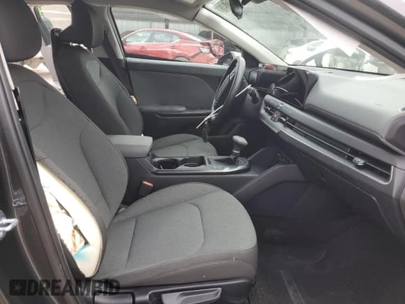 ✅ 2025 Kia K4 LX • VIN: 3KPFT4DE2SE147073 • Lot: 90217975. Listed on Copart with 2,218 mi. Free auction sales archive from the USA and detailed vehicle history report at DreamBid. Image 7.