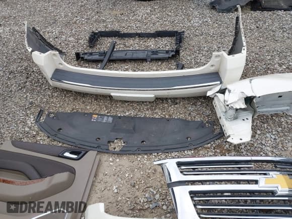 ✅ 2015 Chevrolet Suburban LTZ • VIN: 1GNSKKKC7FR290156 • Lot: 43777007. Listed on IAAI with 145,354 mi. Free auction sales archive from the USA and detailed vehicle history report at DreamBid. Image 20.