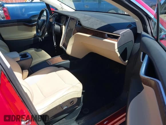 ✅ 2017 Tesla Model X 90D • VIN: 5YJXCBE2XHF040417 • Lot: 42826696. Wystawiony na IAAI z przebiegiem 43 624 mil. Bezpłatny archiwum sprzedaży aukcyjnych z USA i szczegółowy raport historii pojazdu na DreamBid. Zdjęcie 5.