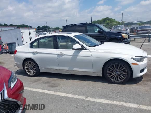 ✅ 2013 BMW 3 Series 328i • VIN: WBA3A5C57DF356539 • Лот: 42630536. Опубликован ранее на IAAI с пробегом 128 899 миль. Бесплатный доступ к архиву аукционных продаж из США и подробный отчёт об истории автомобиля на DreamBid. Изображение 13.