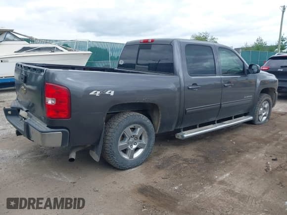 ✅ 2011 Chevrolet Silverado 1500 LTZ • VIN: 3GCPKTE3XBG290016 • Lot: 43051088. Wystawiony na IAAI z przebiegiem 220 359 mil. Bezpłatny archiwum sprzedaży aukcyjnych z USA i szczegółowy raport historii pojazdu na DreamBid. Zdjęcie 4.