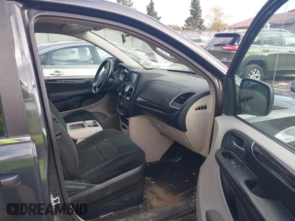 ✅ 2011 Chrysler Town & Country Touring • VIN: 2A4RR5DG8BR775764 • Lot: 43512071. Listed on IAAI with 187,100 mi. Free auction sales archive from the USA and detailed vehicle history report at DreamBid. Image 5.