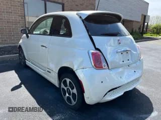✅ 2013 FIAT 500e • VIN: 3C3CFFGE8DT751652 • Lot: 72087354. Wystawiony na Copart z przebiegiem 76 879 mil. Bezpłatny archiwum sprzedaży aukcyjnych z USA i szczegółowy raport historii pojazdu na DreamBid. Zdjęcie 3.