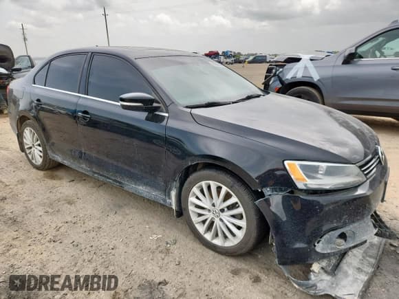 ✅ 2011 Volkswagen Jetta SEL • VIN: 3VWLZ7AJ0BM104052 • Lot: 63049575. Listed on Copart with 170,480 mi. Free auction sales archive from the USA and detailed vehicle history report at DreamBid. Image 4.