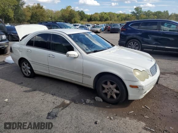 ✅ 2002 Mercedes-Benz C 230/260/280/320 • VIN: WDBRF61JX2F179680 • Лот: 71667105. Опубликован ранее на Copart с пробегом 171 431 миль. Бесплатный доступ к архиву аукционных продаж из США и подробный отчёт об истории автомобиля на DreamBid. Изображение 4.
