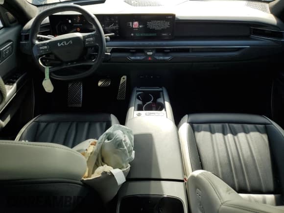 ✅ 2024 Kia EV9 GT-Line • VIN: KNDAEFS55R6023124 • Lot: 70505885. Wystawiony na Copart z przebiegiem 17 201 mil. Bezpłatny archiwum sprzedaży aukcyjnych z USA i szczegółowy raport historii pojazdu na DreamBid. Zdjęcie 8.