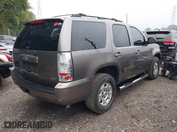 2011 Chevrolet Tahoe LT с VIN 1GNSKBE02BR211195, выставлен на аукционе IAAI как лот 43600553 с пробегом 249 409 миль миль и . История ставок и продаж доступна на DreamBid. Изображение 4.