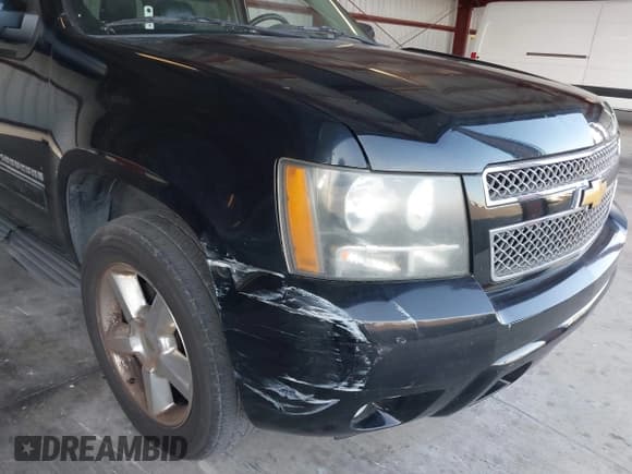 ✅ 2011 Chevrolet Suburban LT • VIN: 1GNSCJE06BR399016 • Lot: 43105701. Wystawiony na IAAI z przebiegiem 189 308 mil. Bezpłatny archiwum sprzedaży aukcyjnych z USA i szczegółowy raport historii pojazdu na DreamBid. Zdjęcie 6.