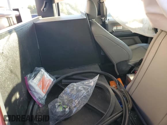 ✅ 2022 Ford F-550 • VIN: 1FD0X5HT6NED43537 • Лот: 77146824. Опубликован ранее на Copart с пробегом Не указан. Бесплатный доступ к архиву аукционных продаж из США и подробный отчёт об истории автомобиля на DreamBid. Изображение 11.