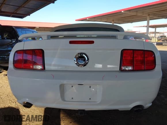 ✅ 2005 Ford Mustang GT Deluxe • VIN: 1ZVHT85H055248991 • Лот: 43541903. Опубликован ранее на IAAI с пробегом 120 990 миль. Бесплатный доступ к архиву аукционных продаж из США и подробный отчёт об истории автомобиля на DreamBid. Изображение 17.