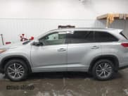 ✅ 2017 Toyota Highlander XLE • VIN: 5TDJZRFH3HS465604 • Lot: 43421333. Listed on IAAI with 93,238 mi. Free auction sales archive from the USA and detailed vehicle history report at DreamBid. Image 14.