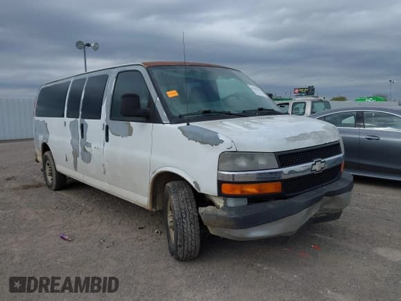 ✅ 2008 Chevrolet Express Passenger • VIN: 1GAHG39K881142695 • Lot: 41257254. Listed on IAAI with 261,076 mi. Free auction sales archive from the USA and detailed vehicle history report at DreamBid. Image 1.
