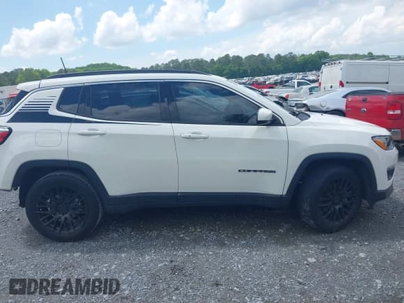 ✅ 2018 Jeep Compass Altitude • VIN: 3C4NJCBB2JT105839 • Lot: 42155613. Listed on IAAI with 54,307 mi. Free auction sales archive from the USA and detailed vehicle history report at DreamBid. Image 13.