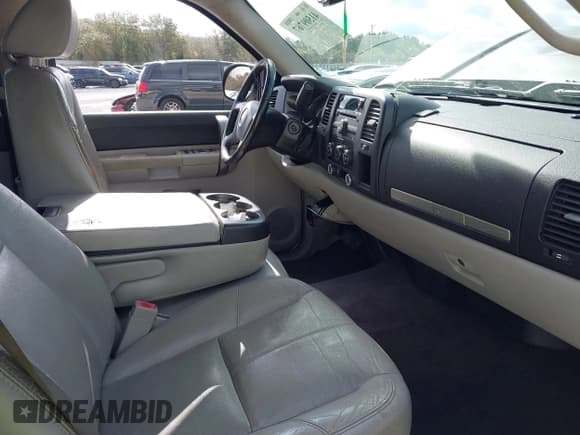 ✅ 2007 Chevrolet Silverado 1500 1LT • VIN: 3GCEC13J27G510315 • Lot: 41509767. Wystawiony na IAAI z przebiegiem 273 602 mil. Bezpłatny archiwum sprzedaży aukcyjnych z USA i szczegółowy raport historii pojazdu na DreamBid. Zdjęcie 5.