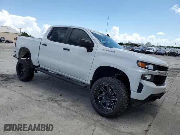 ✅ 2021 Chevrolet Silverado 1500 Custom • VIN: 3GCPYBEK1MG337159 • Lot: 67144774. Wystawiony na Copart z przebiegiem 41 863 mil. Bezpłatny archiwum sprzedaży aukcyjnych z USA i szczegółowy raport historii pojazdu na DreamBid. Zdjęcie 4.