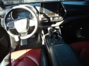 ✅ 2021 Toyota Highlander XSE • VIN: 5TDJZRBH3MS066921 • Lot: 90948955. Listed on Copart with 158,736 mi. Free auction sales archive from the USA and detailed vehicle history report at DreamBid. Image 8.