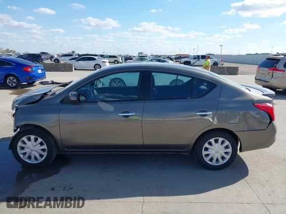 ✅ 2013 Nissan Versa S • VIN: 3N1CN7AP8DL887393 • Lot: 43702821. Wystawiony na IAAI z przebiegiem 59 549 mil. Bezpłatny archiwum sprzedaży aukcyjnych z USA i szczegółowy raport historii pojazdu na DreamBid. Zdjęcie 14.