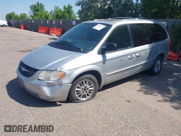 ✅ 2003 Chrysler Town & Country Limited • VIN: 2C8GP64L83R301500 • Lot: 42531444. Listed on IAAI with 152,252 mi. Free auction sales archive from the USA and detailed vehicle history report at DreamBid. Image 2.