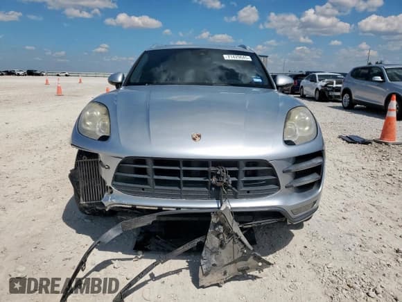 ✅ 2016 Porsche Macan Turbo • VIN: WP1AF2A55GLB92855 • Lot: 71429645. Wystawiony na Copart z przebiegiem 105 273 mil. Bezpłatny archiwum sprzedaży aukcyjnych z USA i szczegółowy raport historii pojazdu na DreamBid. Zdjęcie 5.