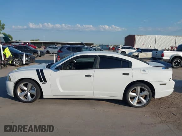 ✅ 2014 Dodge Charger SXT Plus • VIN: 2C3CDXHG8EH287560 • Lot: 43116564. Listed on IAAI with 194,629 mi. Free auction sales archive from the USA and detailed vehicle history report at DreamBid. Image 14.
